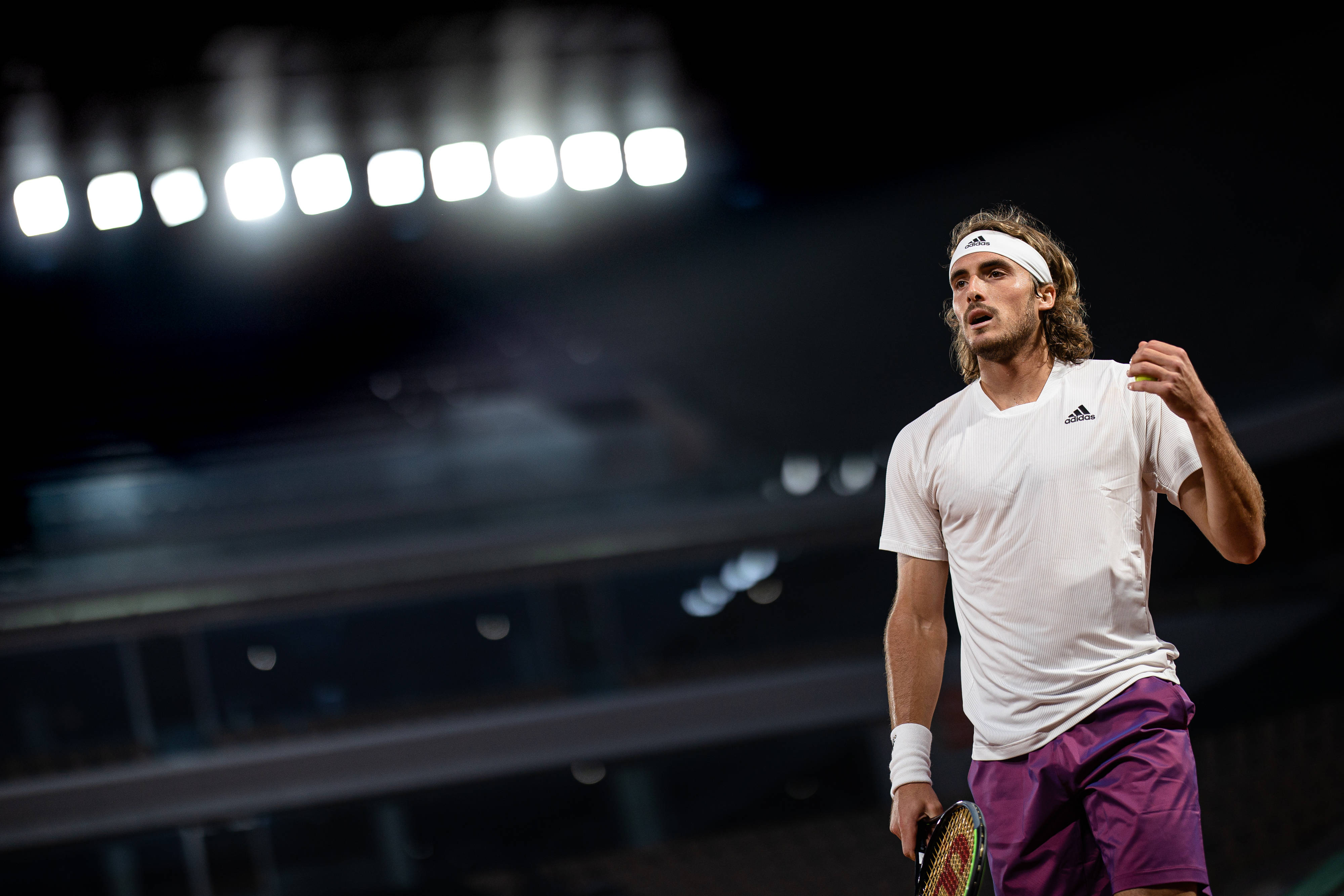 米兰-世界网球队绝杀英国网球队，西西帕斯爆发神勇的简单介绍