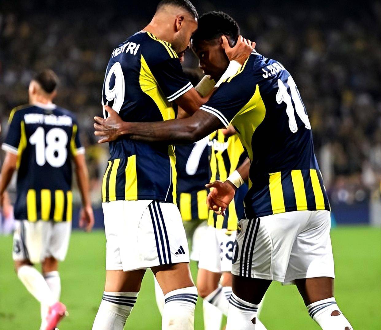 米兰捕鱼-欧洲联赛中悬念重重引发球迷猜想