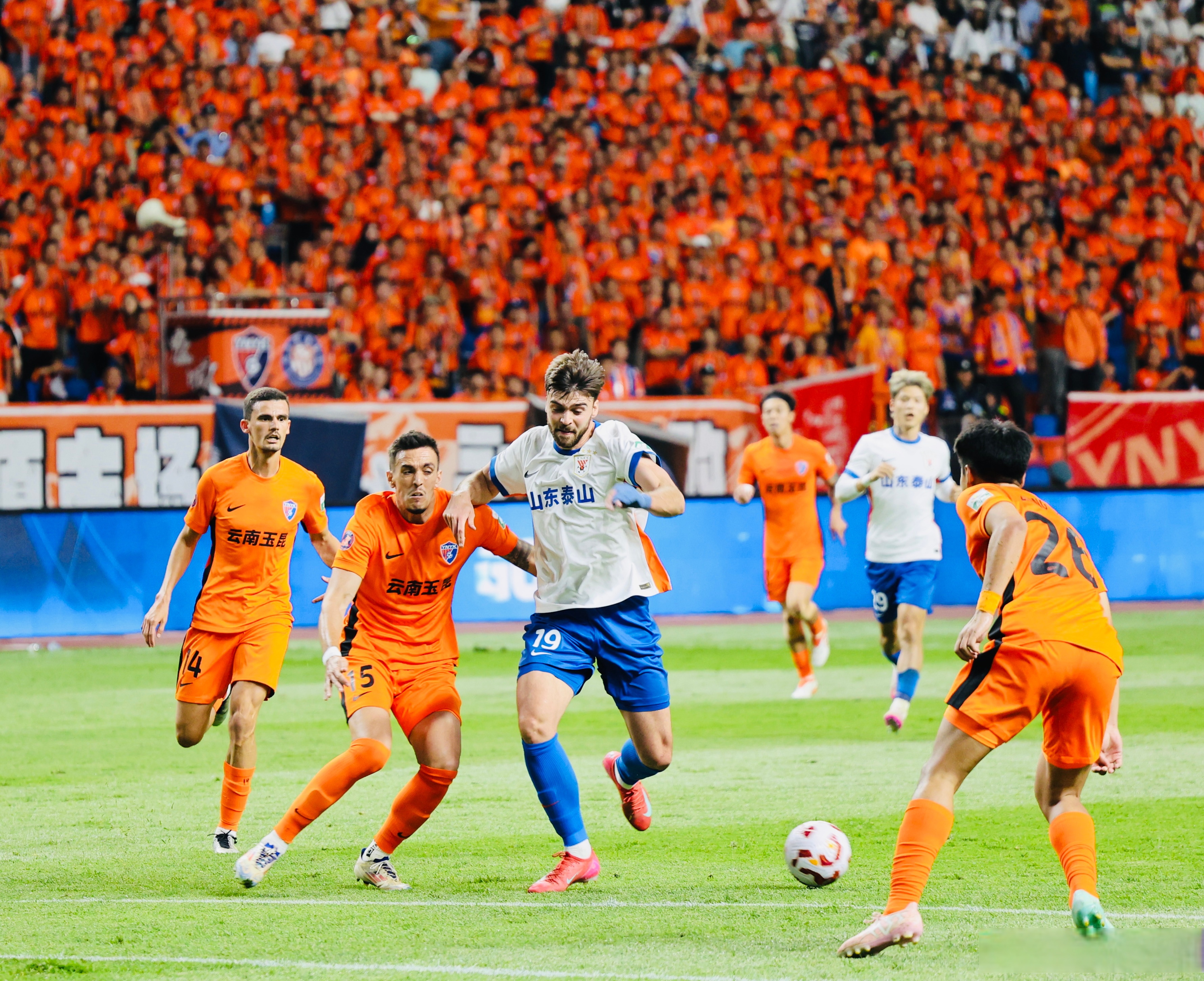 联赛赛程紧凑,球队比赛氛围紧张的简单介绍 联赛赛程紧凑,球队比赛氛围紧张的简单介绍