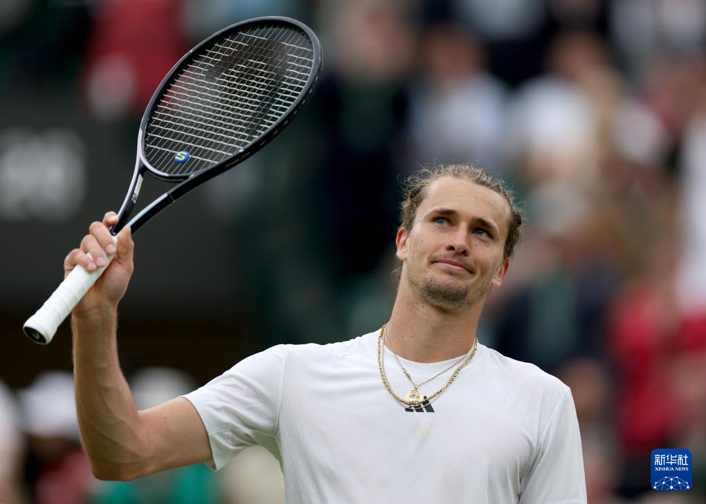 ac米兰体育官网-西班牙网球队绝地反击德国网球队，兹维列夫爆发神勇的简单介绍