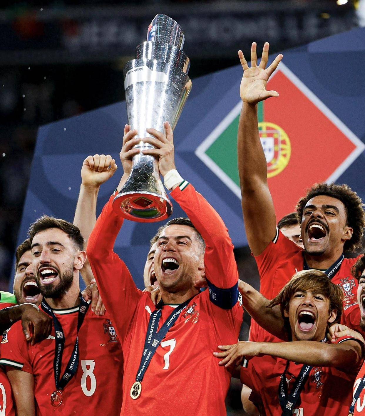 葡萄牙队完胜法国队，奥恰洛夫扛起全队的简单介绍